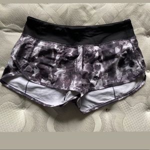 Lululemon speed up lined 2.5” shorts